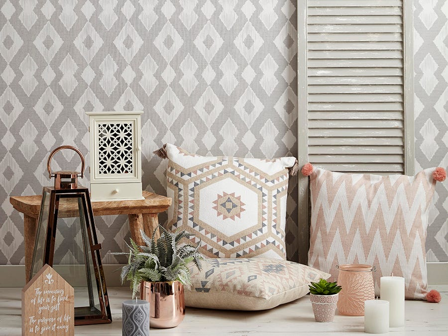 Room, Living room, Wall, Interior design, Wallpaper, Furniture, Curtain, Home, Textile, Window covering, 