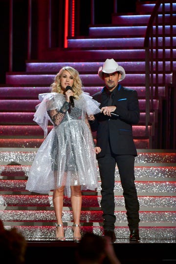 carrie underwood bubble wrap dress cma awards 2018