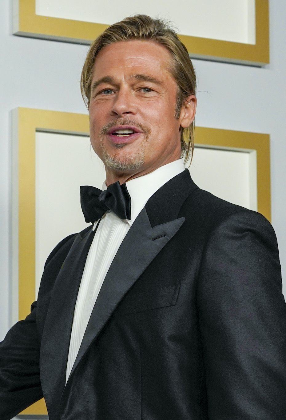 brad pitt opens up about suffering with "face blindness"