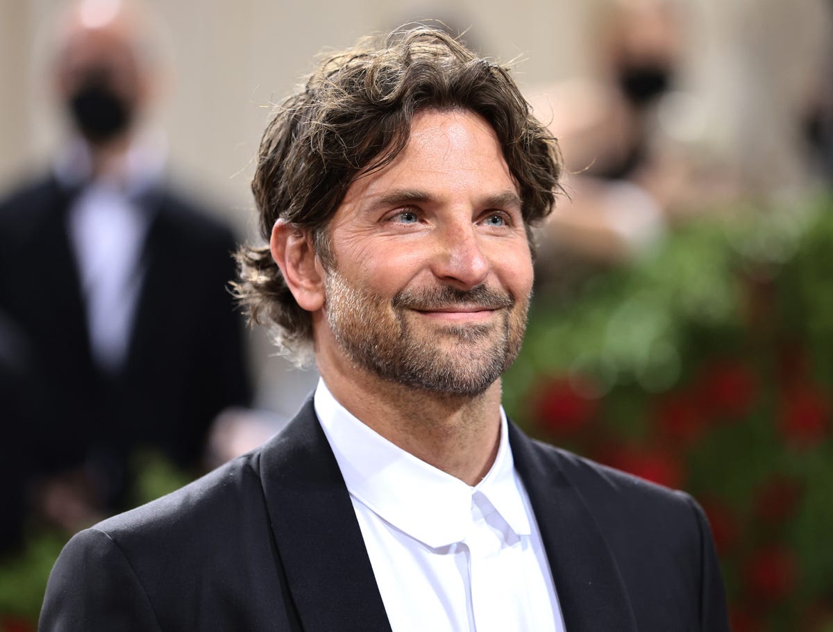 Bradley Cooper, nominado a los Premios Oscar este año, revela a los 49 ...