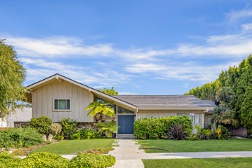 brady bunch home exterior