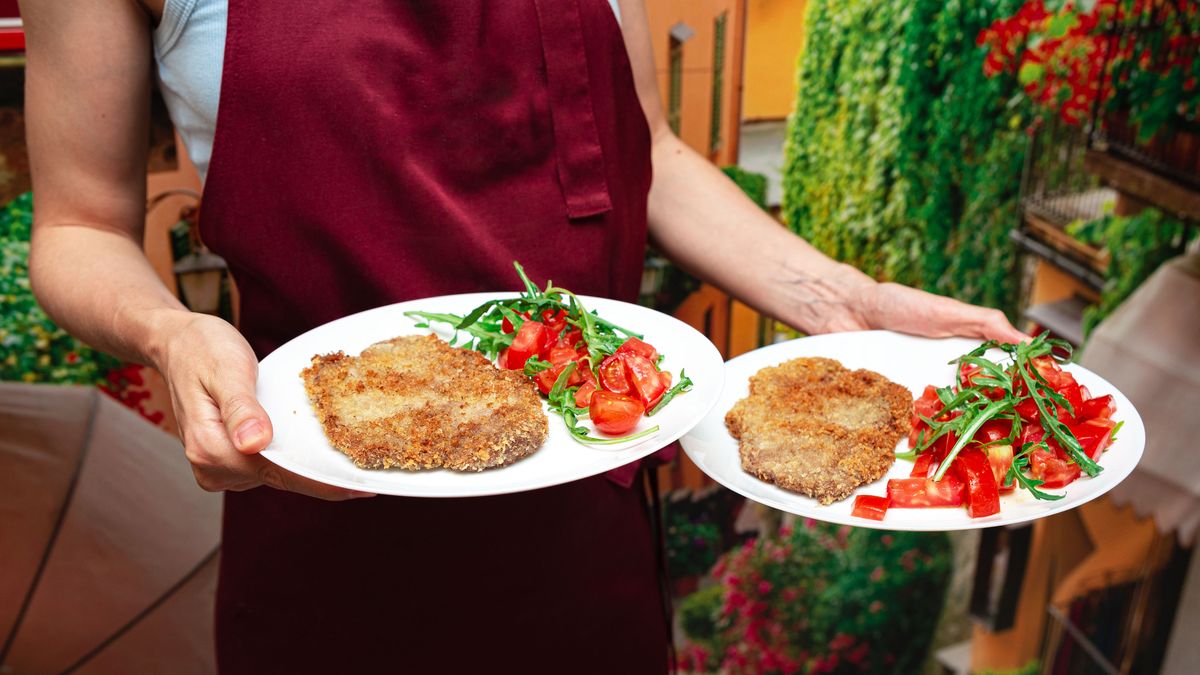 preview for The Kardashians' Former Private Chef Reveals One Of Their Favorite Family Day Meals