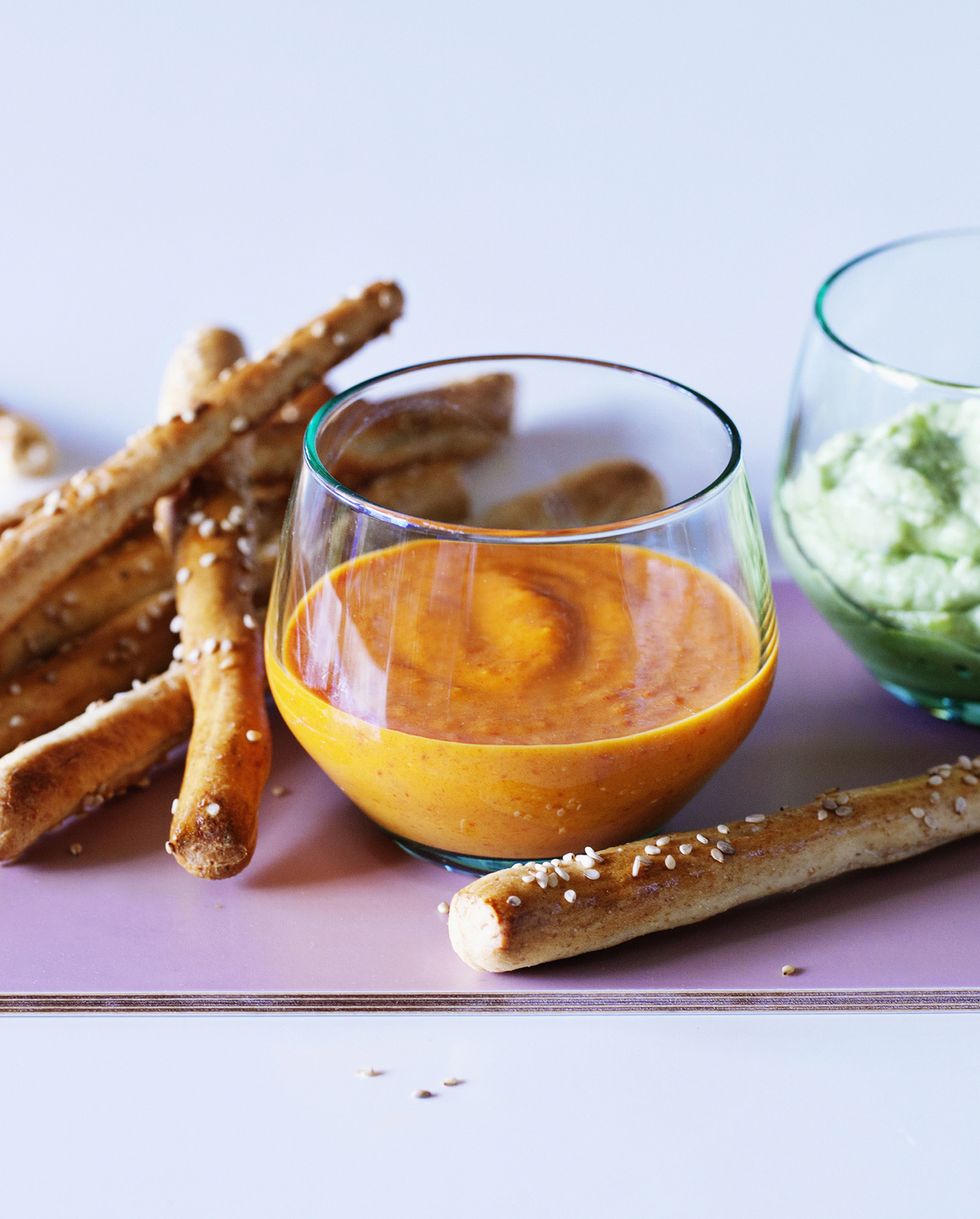 pretzels with dipping sauce