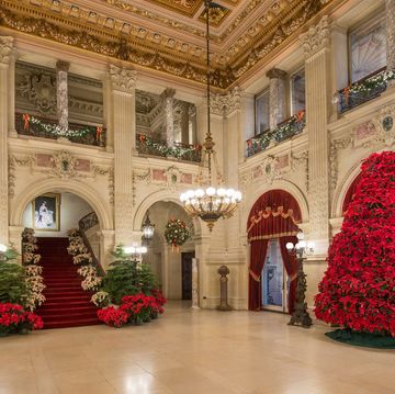 the breakers great hall at christmas