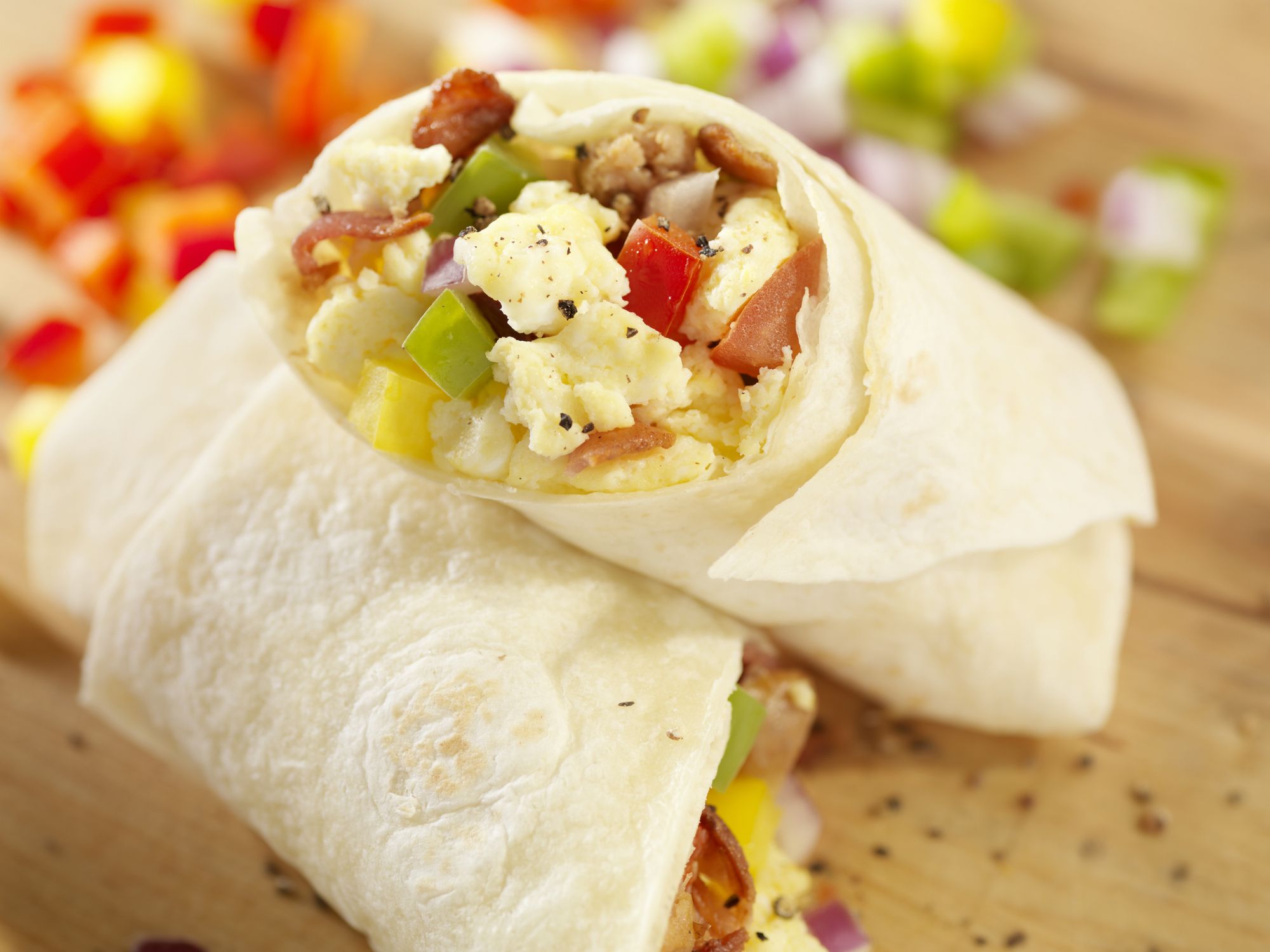 wrap de desayuno con huevos revueltos