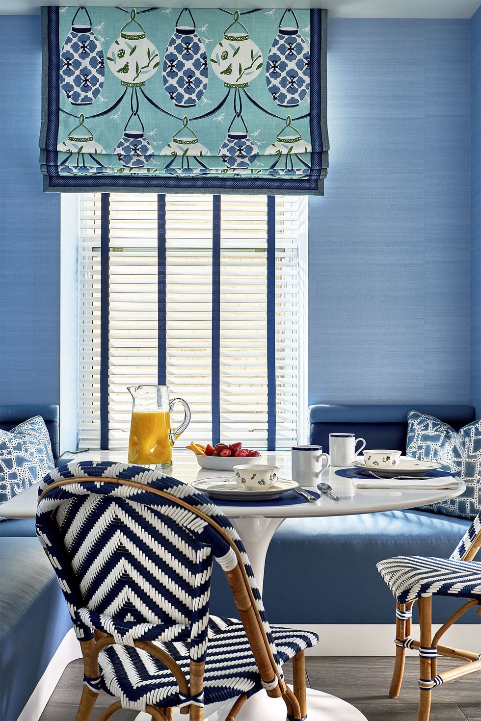 breakfast nook ideas, blue and white bistro chairs