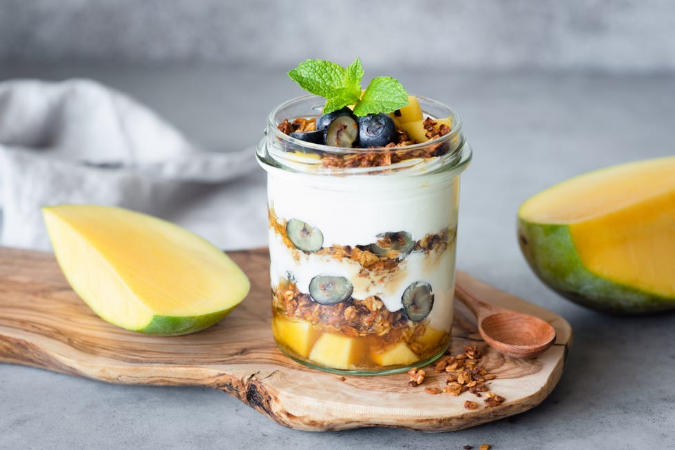 yogur con fruta y granola