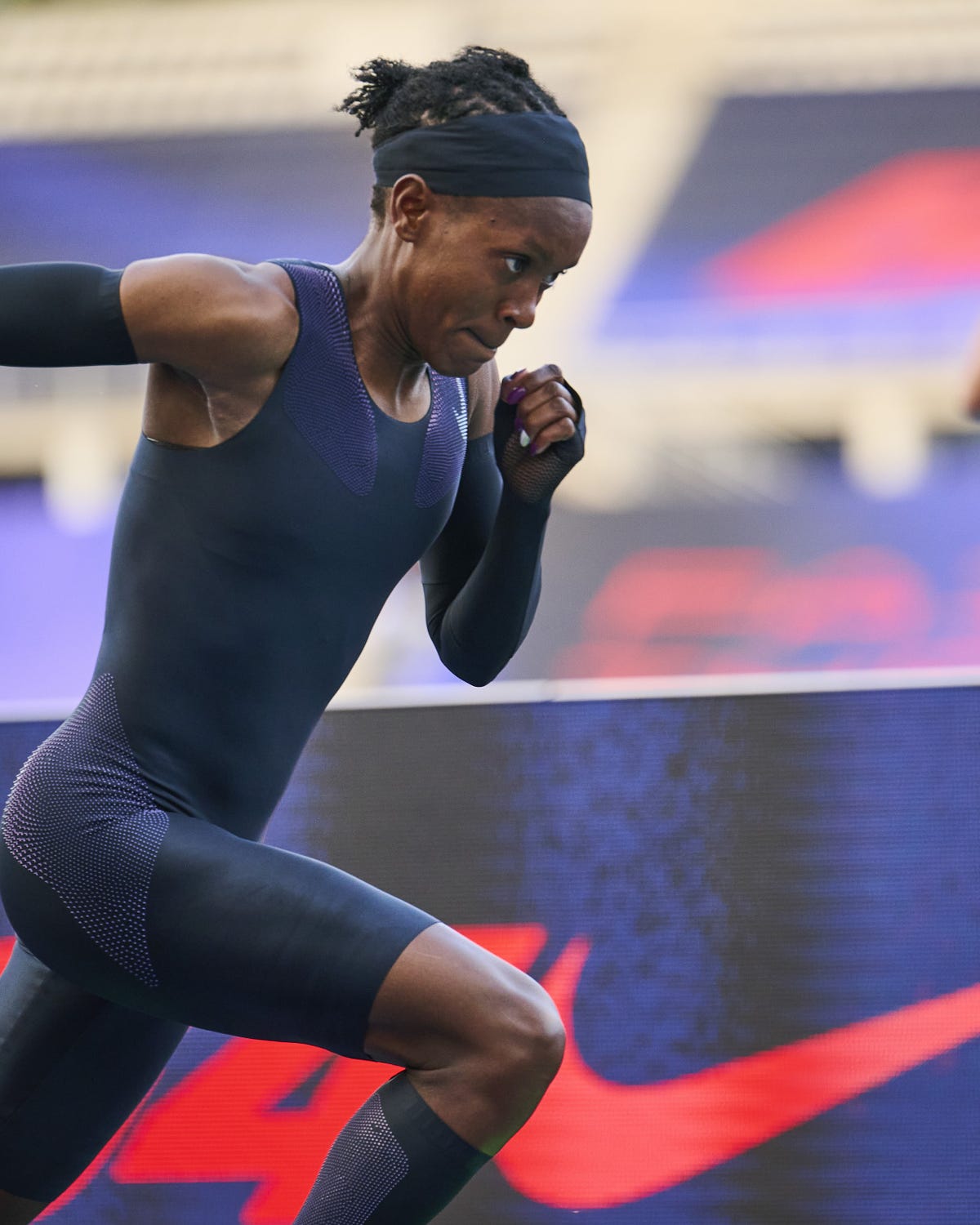 https://hips.hearstapps.com/hmg-prod/images/breaking4-faith-kipyegon-685ead9db9a1a.jpg?crop=1.00xw:0.401xh;0,0.0782xh&resize=1200:*