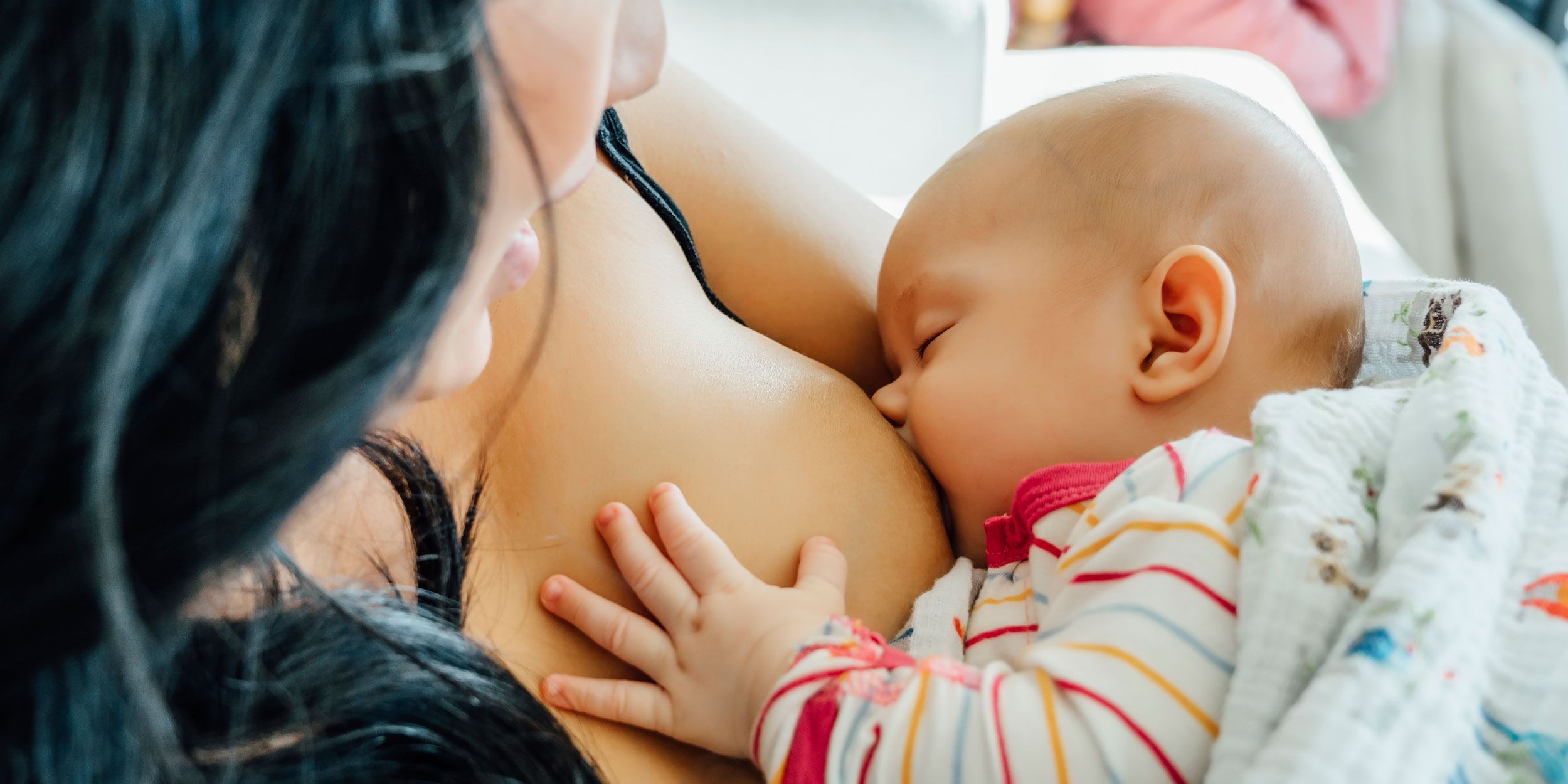11 Benefits of Breastfeeding for Moms image photo