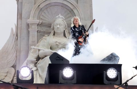 brian may of queen performs