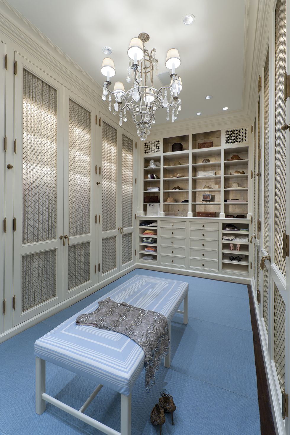 12 Walk-In Closet Inspirations To Give Your Bedroom A Trendy Makeover