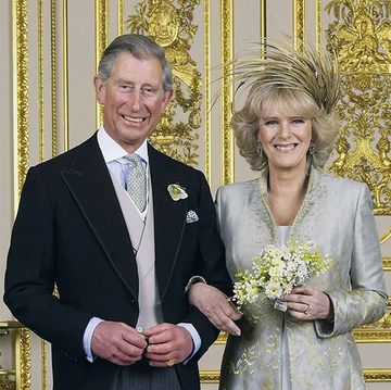 チャールズ皇太子の再婚とウィリアム王子の結婚の比較