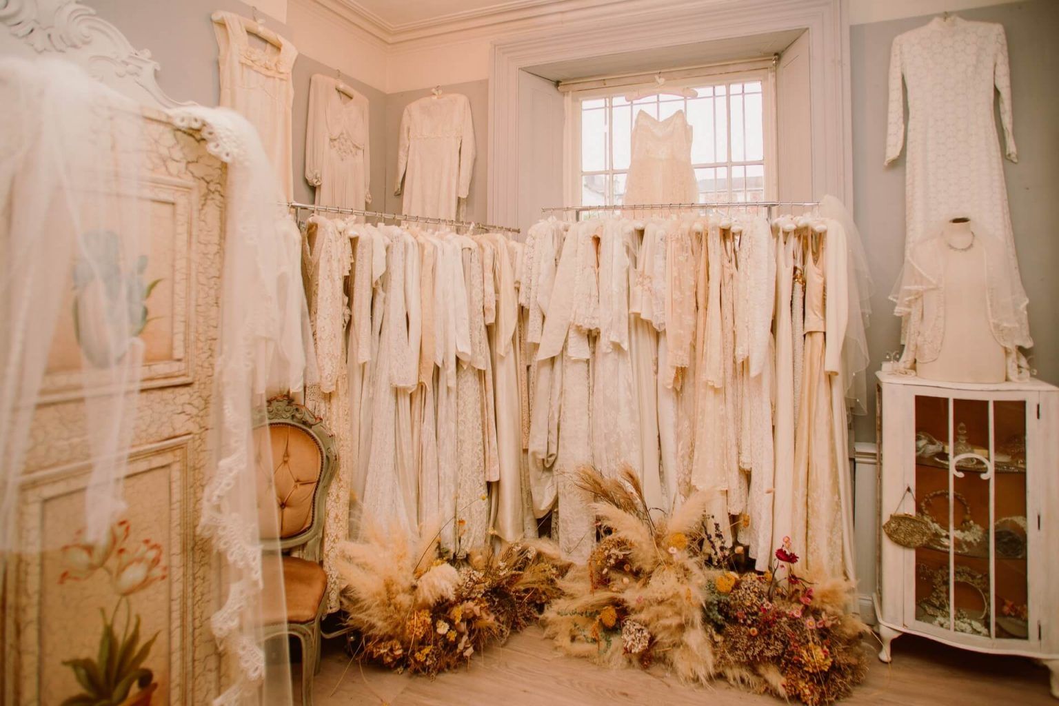 Second hand best sale bridal shops