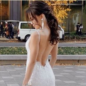 Gown, Wedding dress, Clothing, Dress, Shoulder, Bridal clothing, White, Fashion model, Photograph, Bride, 