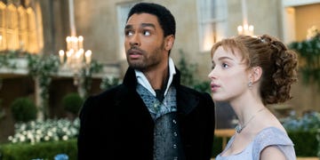 bridgerton l to r regÉ jean page as simon basset and phoebe dynevor as daphne bridgerton in episode 108 of bridgerton cr liam danielnetflix © 2020