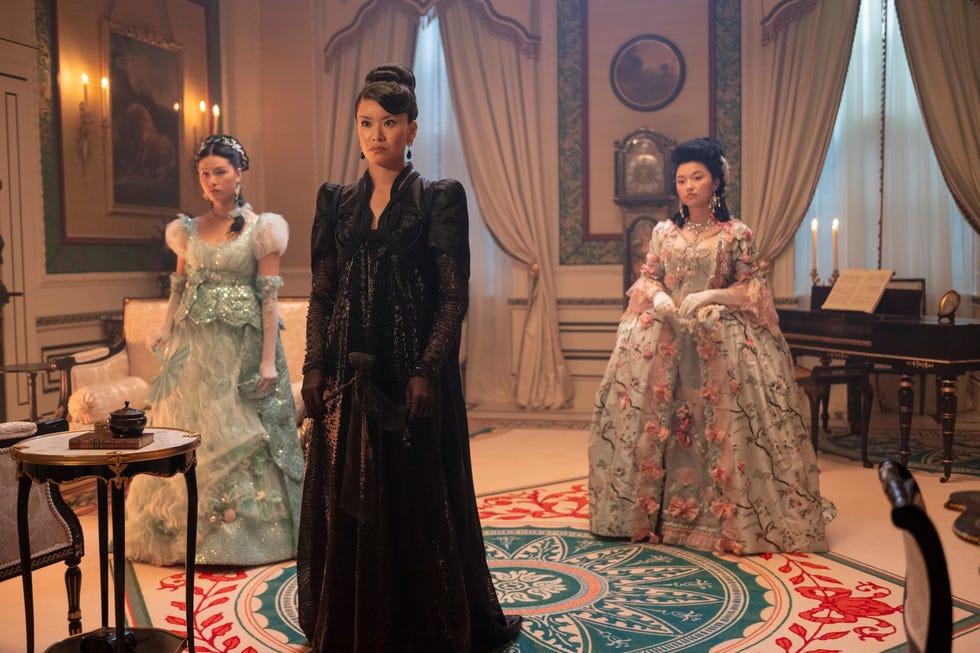 Bridgerton. (v.l.n.r.) Isabella Wei als Posy Li, Katie Leung als Lady Araminta Gao, Michelle Mao als Rosamund Li in Folge 401 von Bridgerton. cr. Liam Daniel/Netflix © 2025