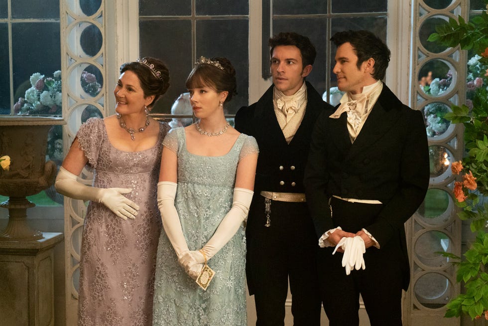 bridgerton season 2  bridgerton family, including ruth gemmell as violet, claudia jessie as eloise, jonathan bailey as anthony and luke thompson as benedict