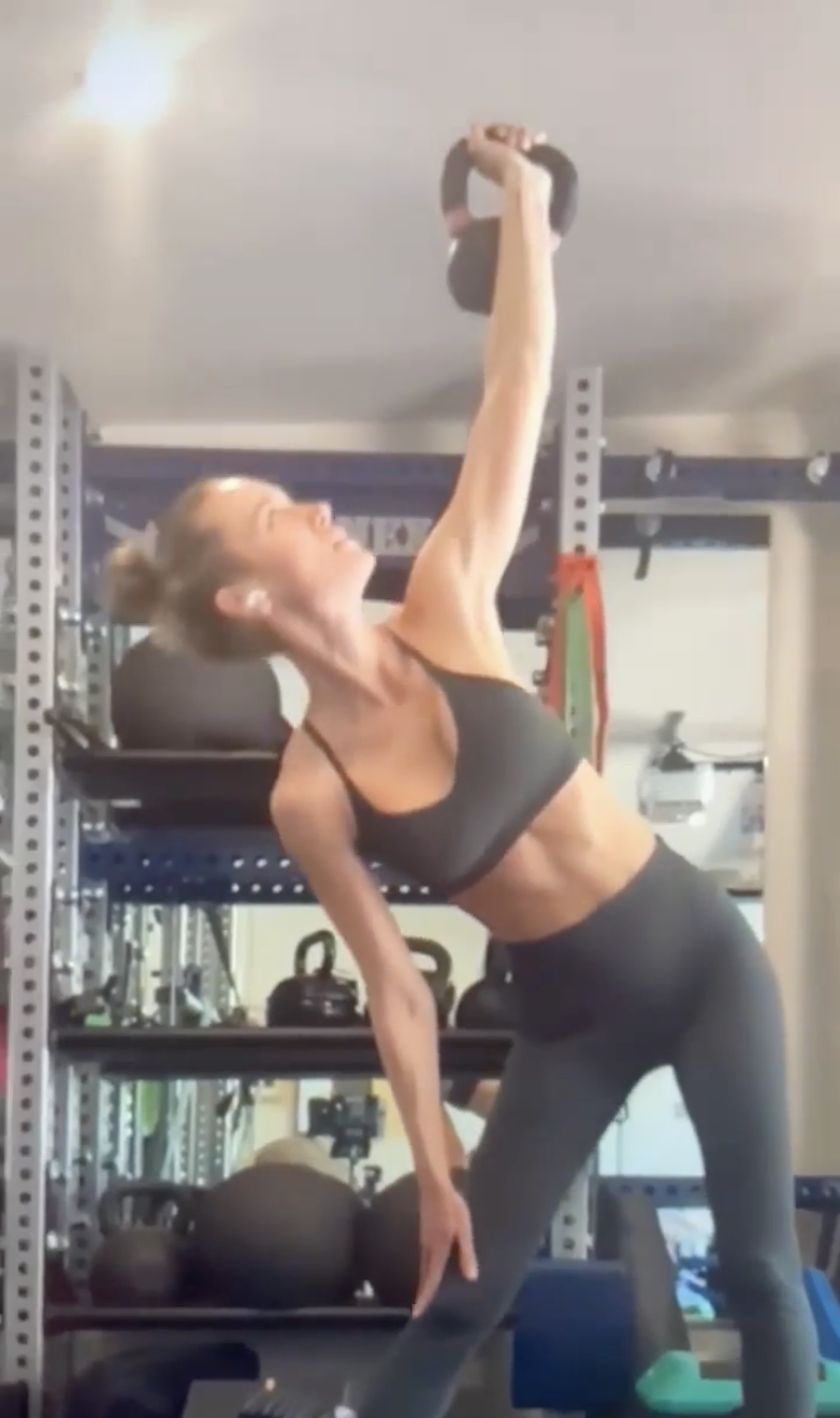 brie larson celebs who lift weights