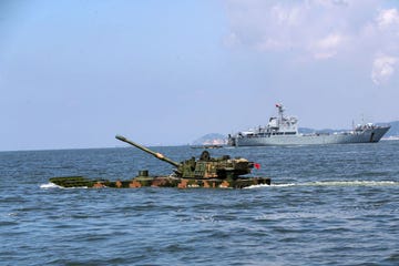 live ammunition confrontation drill in zhangzhou