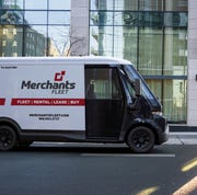 merchants fleet, the nation’s fastest growing fleet management company, plans to expand its purchase order to 18,000 brightdrop electric vehicles with the addition of 5,400 ev410s – the recently unveiled mid size electric light commercial vehicle elcv