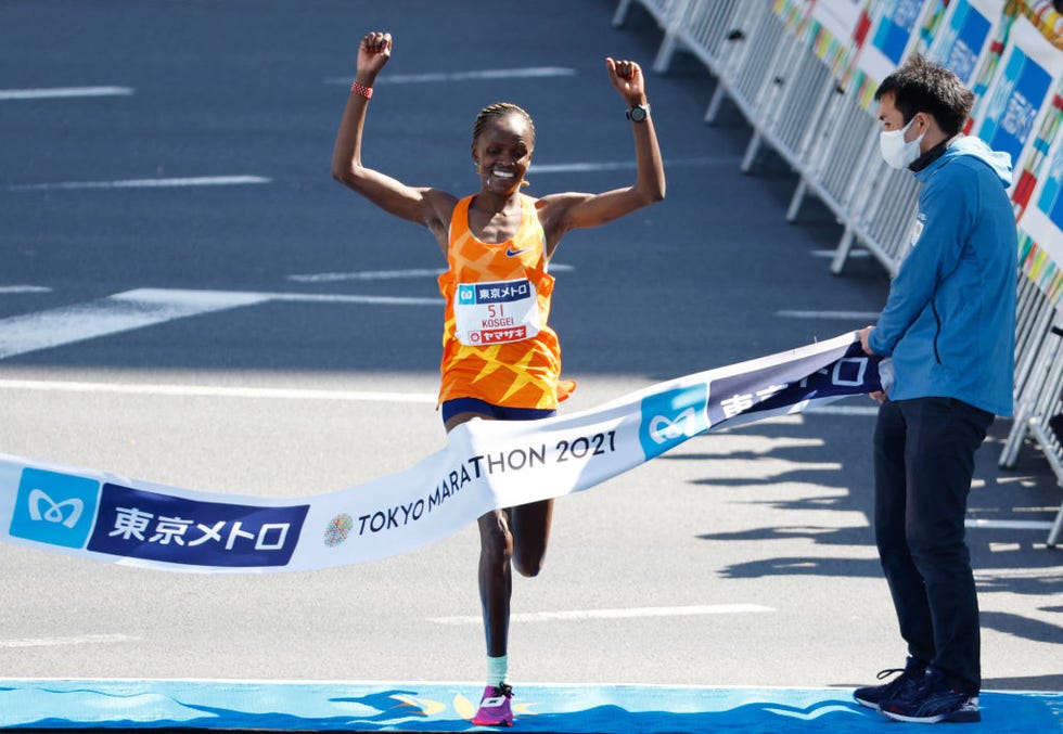 brigid kosgei gana el maratón de tokio