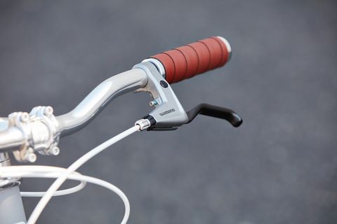 Bicycle handlebar, Bicycle part, Bicycle accessory, Bicycle fork, Bicycle, Vehicle, Pipe, Metal, 