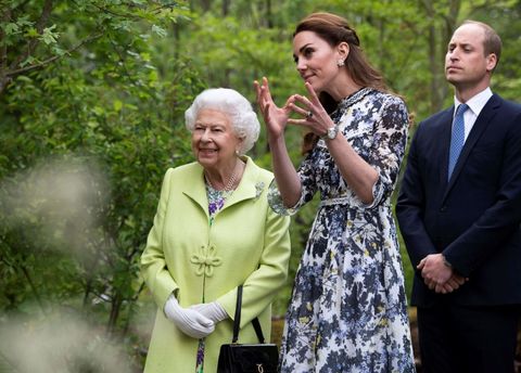 queen elizabeth, kate middleton, and prince william at the 2019 rhs chelsea flower show