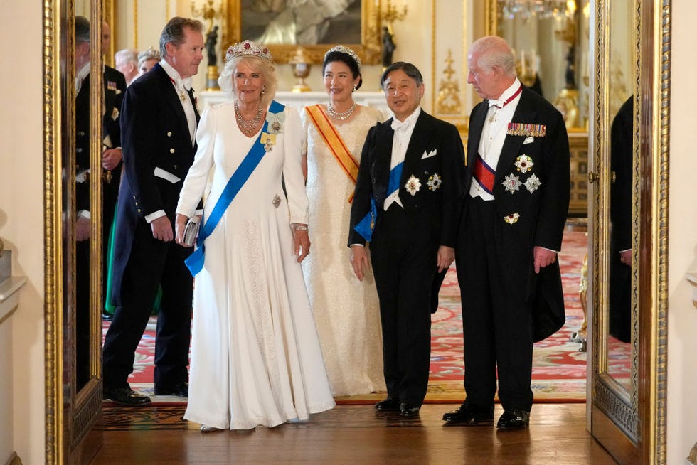 El rey Carlos nombra al emperador Naruhito miembro de la Orden de la Jarretera