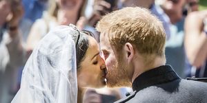 meghan markle and prince harry kissing during their royal wedding