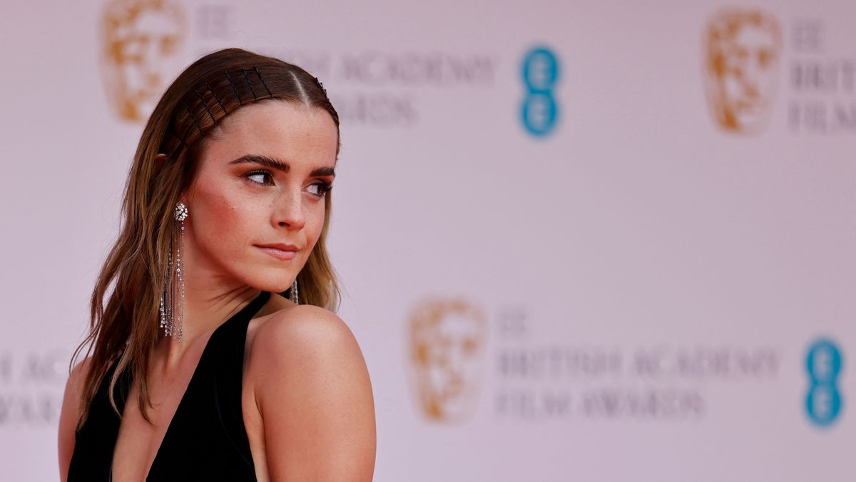 Emma Watson exhibe sus espectaculares abdominales en redes