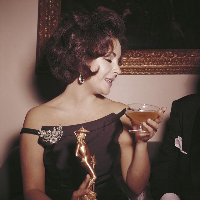 Elizabeth Taylor holding the David di Donatello Award