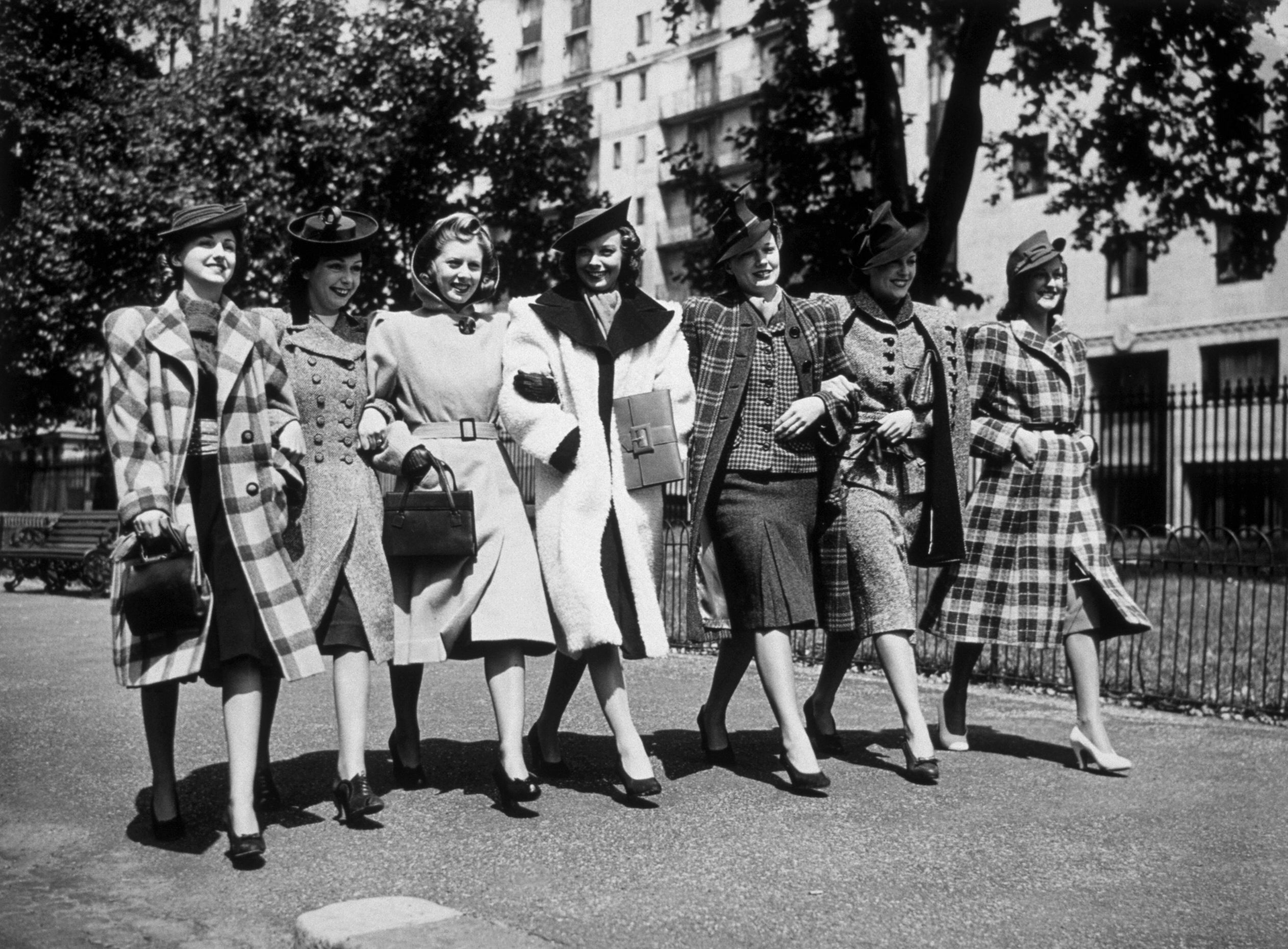 Stunning Photos Show the Fashion and Style Trends of 1940s - Rare  Historical Photos
