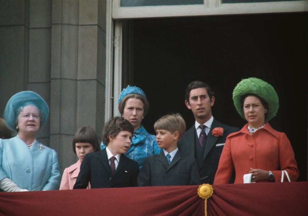 Classic Photos of the Royal Family on Buckingham Palace's Balcony