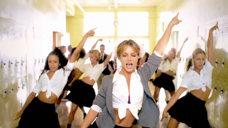 preview for Los mejores videoclips de la historia pop de los 2000
