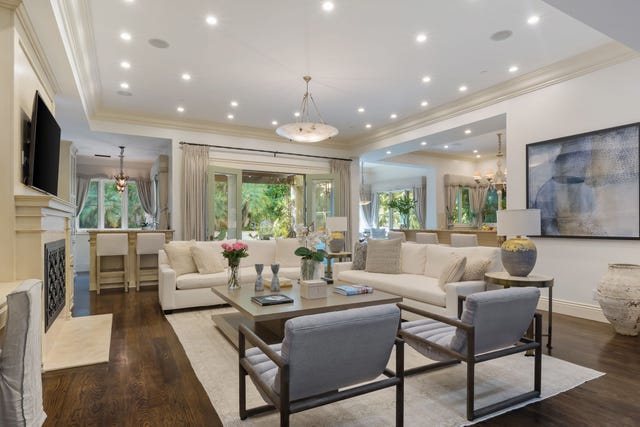 Britney Spears' ﻿Former Beverly Hills Home is For Sale