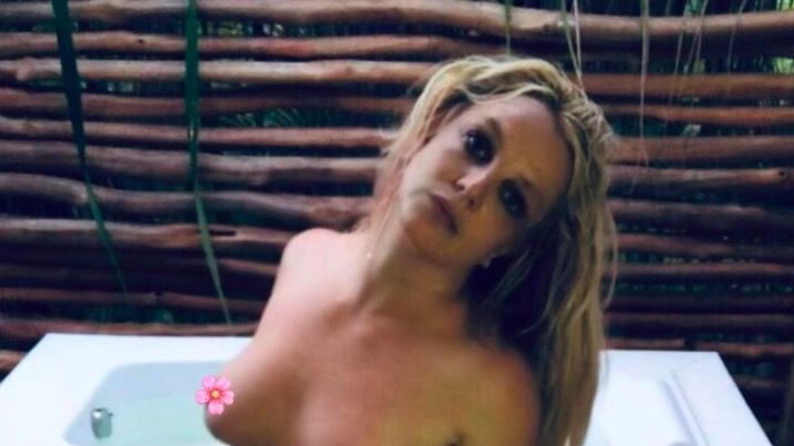 717px x 403px - Britney Spears hits back at Photoshop claims in nude photos