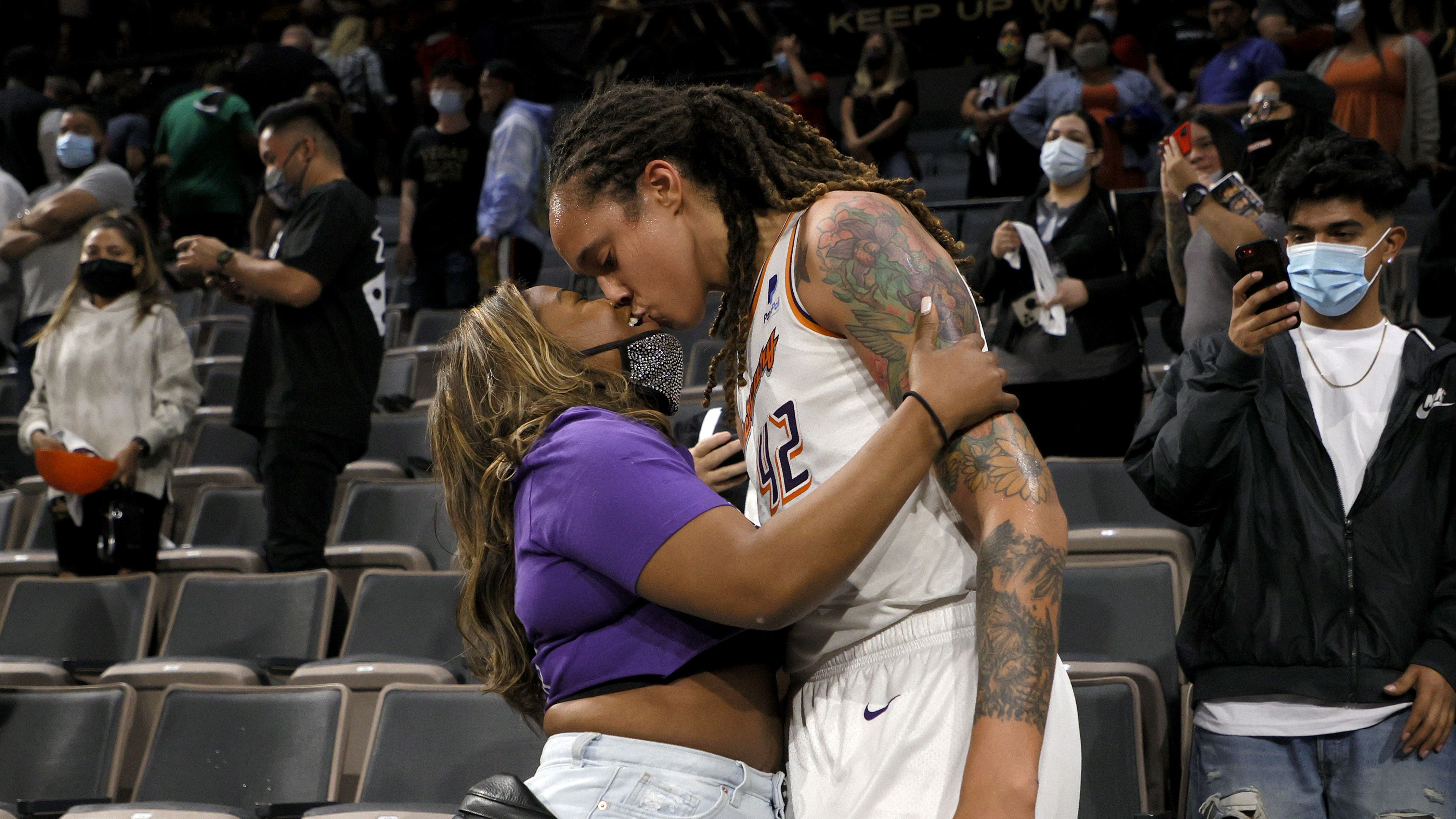 WNBA Star Brittney Griner Files For Annulment Day After Wife Announces  Pregnancy