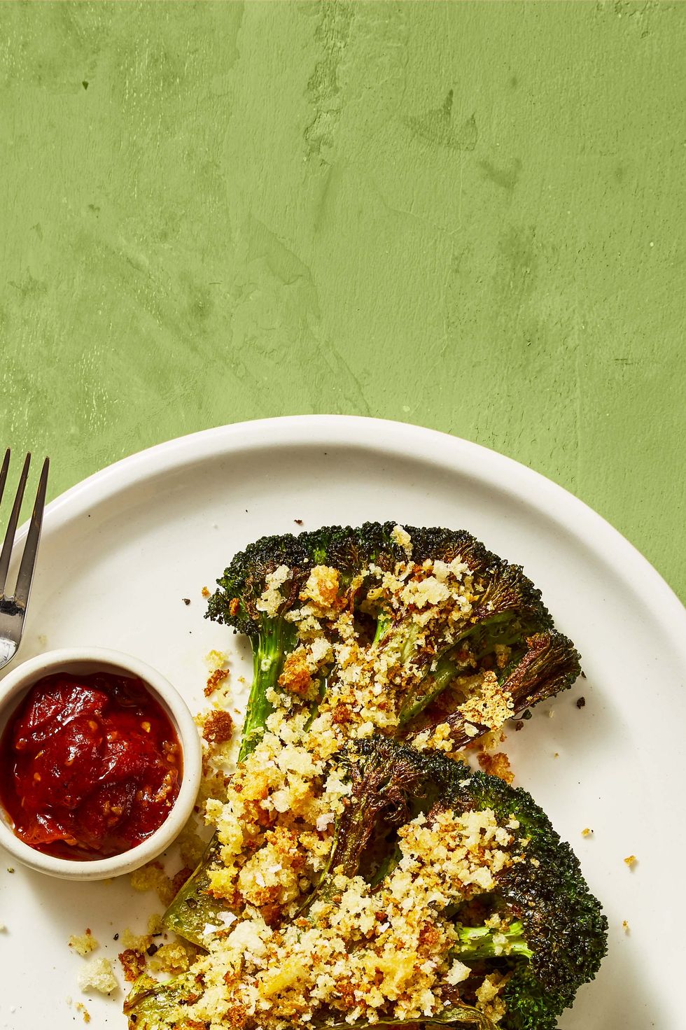 low calorie broccoli "steaks" with spicy tomato jam meal
