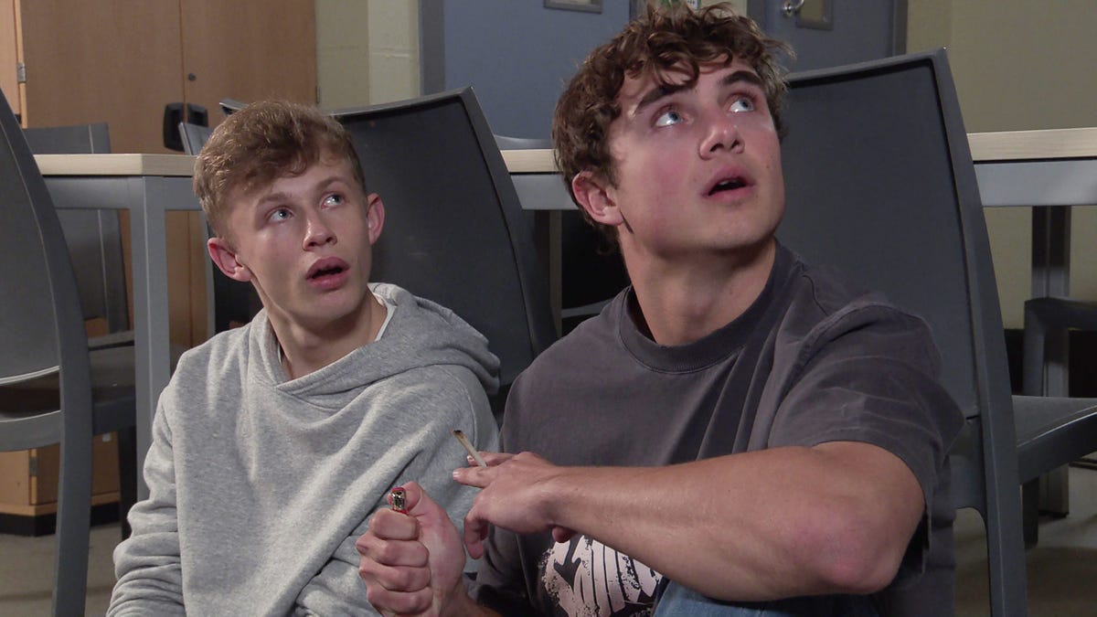 Coronation Street Soap Scoop! Debbie's big story begins