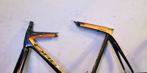 broken carbon fibre bike frame