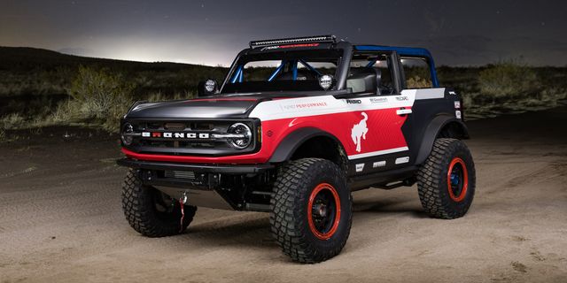  Ford presenta la camioneta de carreras Bronco basada en la producción