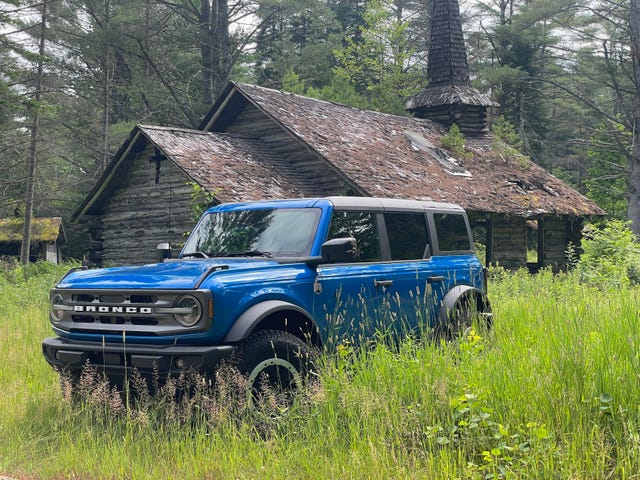 2024 Bronco ®: A Modern Off-Road Legend with a Heritage to Suit thumbnail