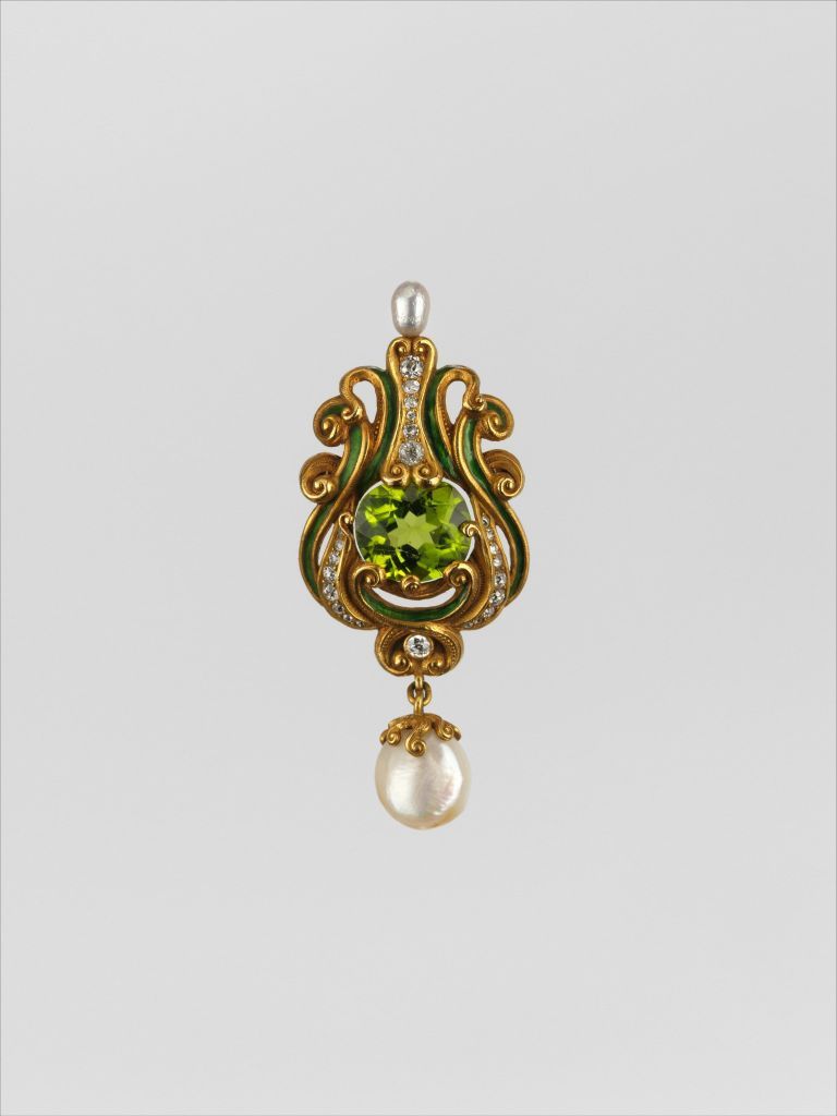 1900 peridot diamond pearl brooch