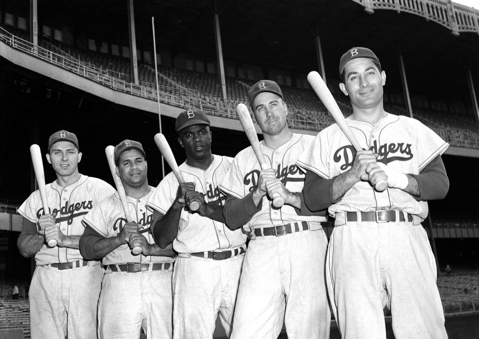 jackie robinson standing for a photo amid four of his dodgers teammates