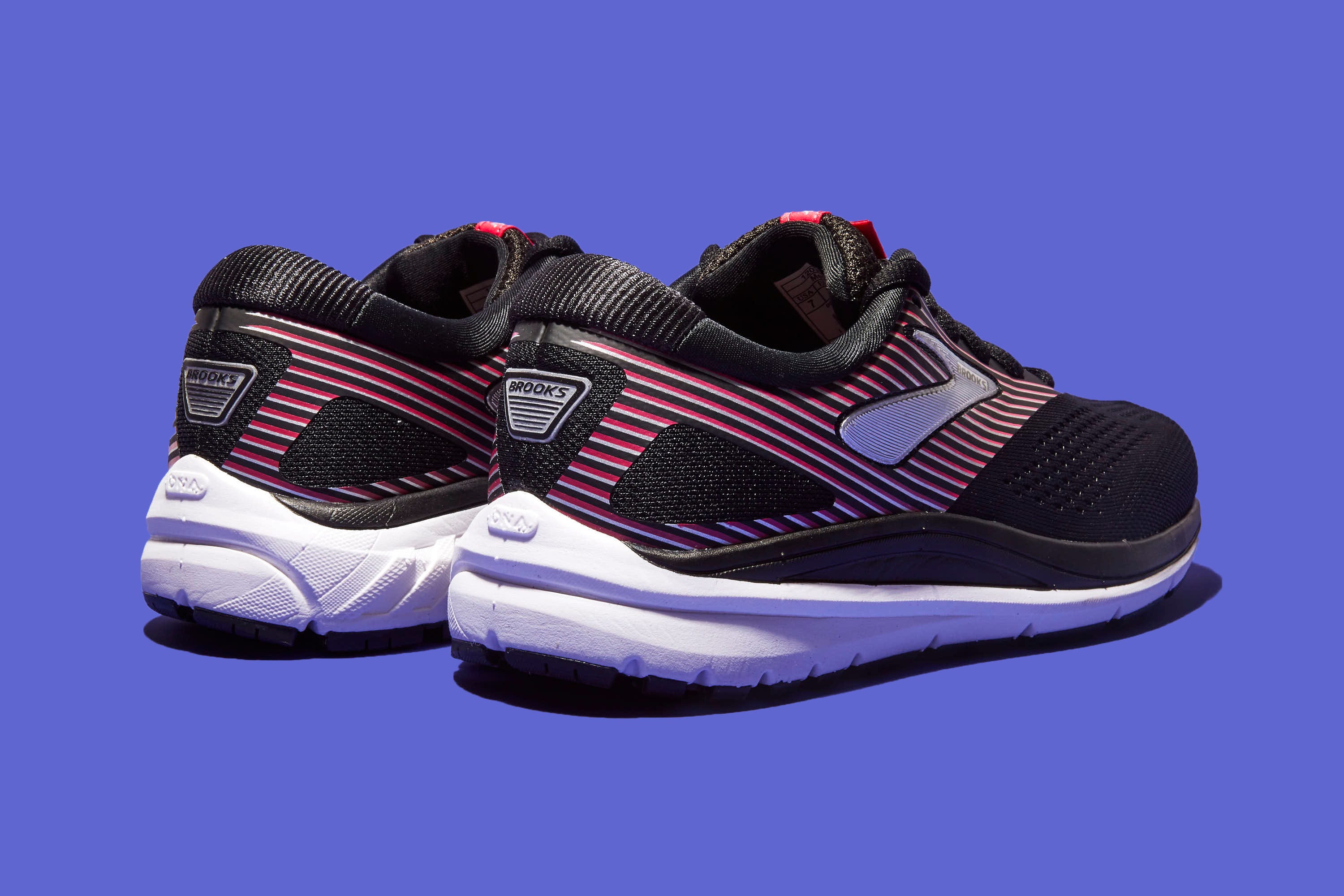 Shoe, Footwear, Running shoe, Outdoor shoe, Athletic shoe, Walking shoe, Tennis shoe, Cross training shoe, Basketball shoe, Product, 