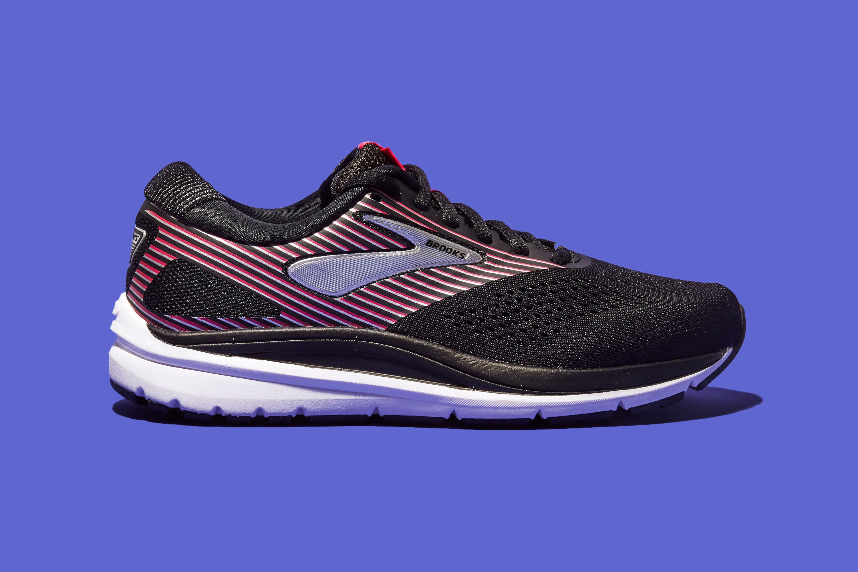 Shoe, Footwear, Running shoe, Outdoor shoe, Sneakers, Walking shoe, Product, Cross training shoe, Tennis shoe, Athletic shoe, 