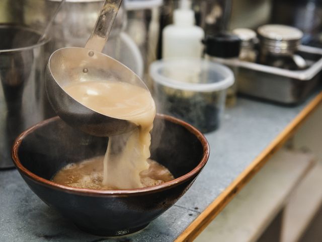 https://hips.hearstapps.com/hmg-prod/images/broth-being-poured-into-a-both-of-ramen-high-res-stock-photography-695745168-1564414887.jpg?resize=640:*