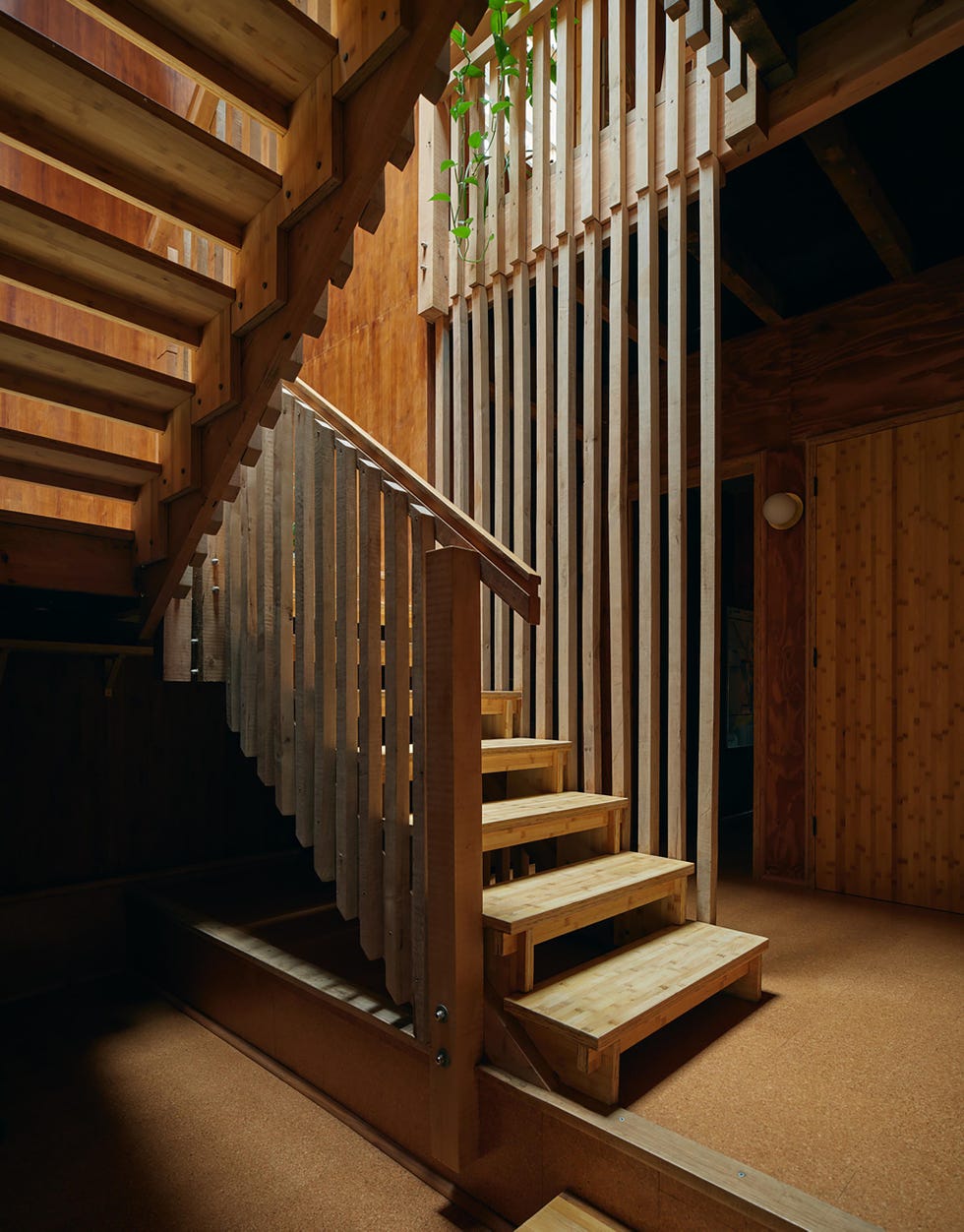 arquitectura consciente y sostenibilidad desde la fachada en este hogar familiar y eficiente
