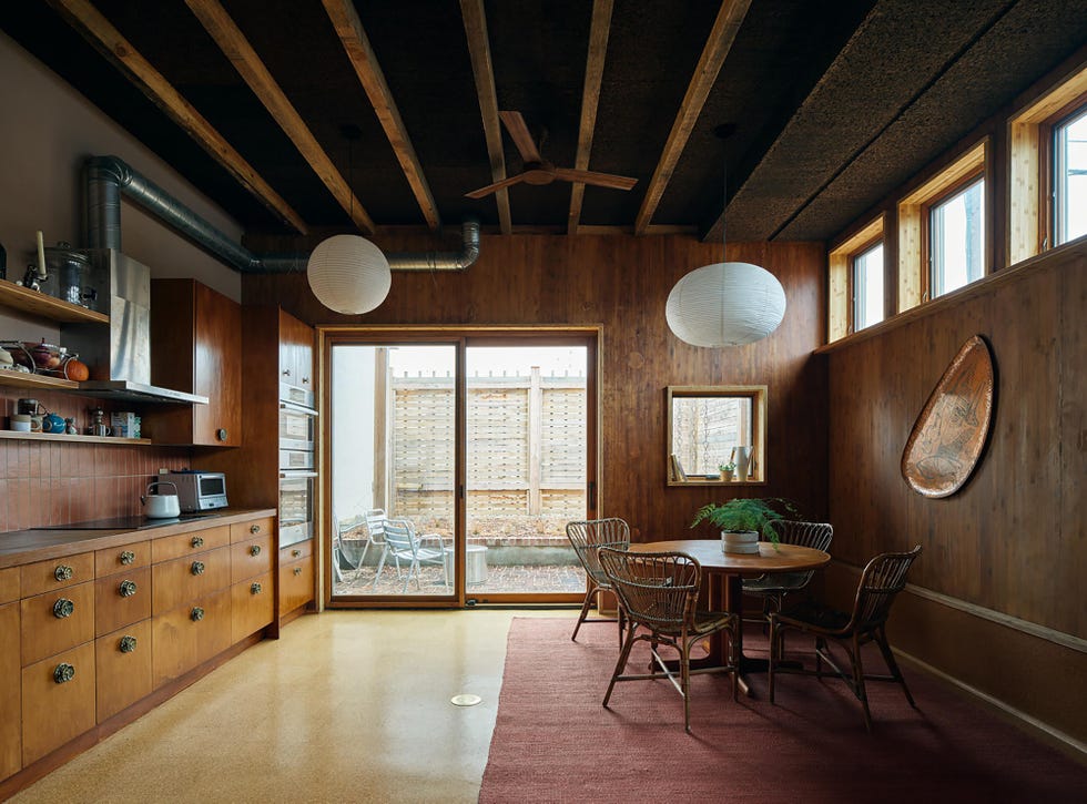 arquitectura consciente y sostenibilidad desde la fachada en este hogar familiar y eficiente