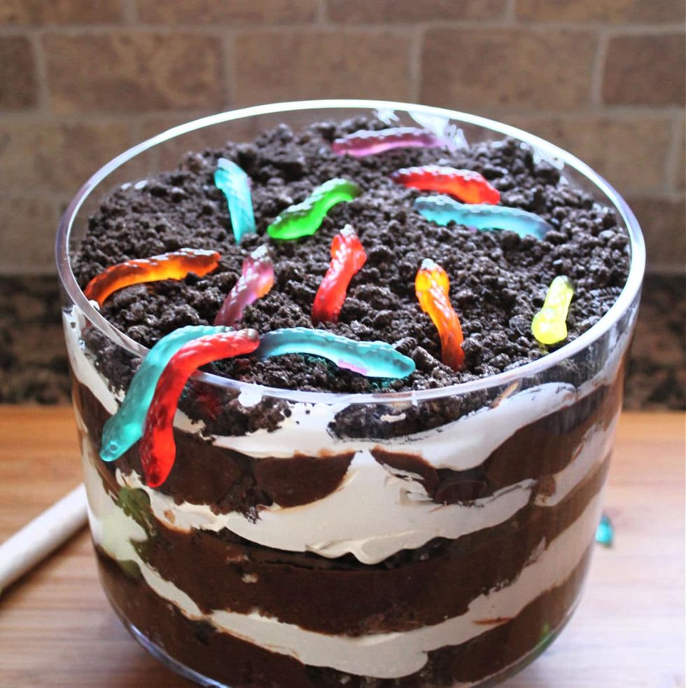 dirt cake trifle made with brownies